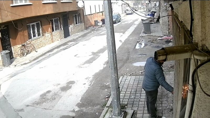 Bursa'nın İnegöl ilçesinde bir evi kundaklandığı iddia edilen ve çocuklarını