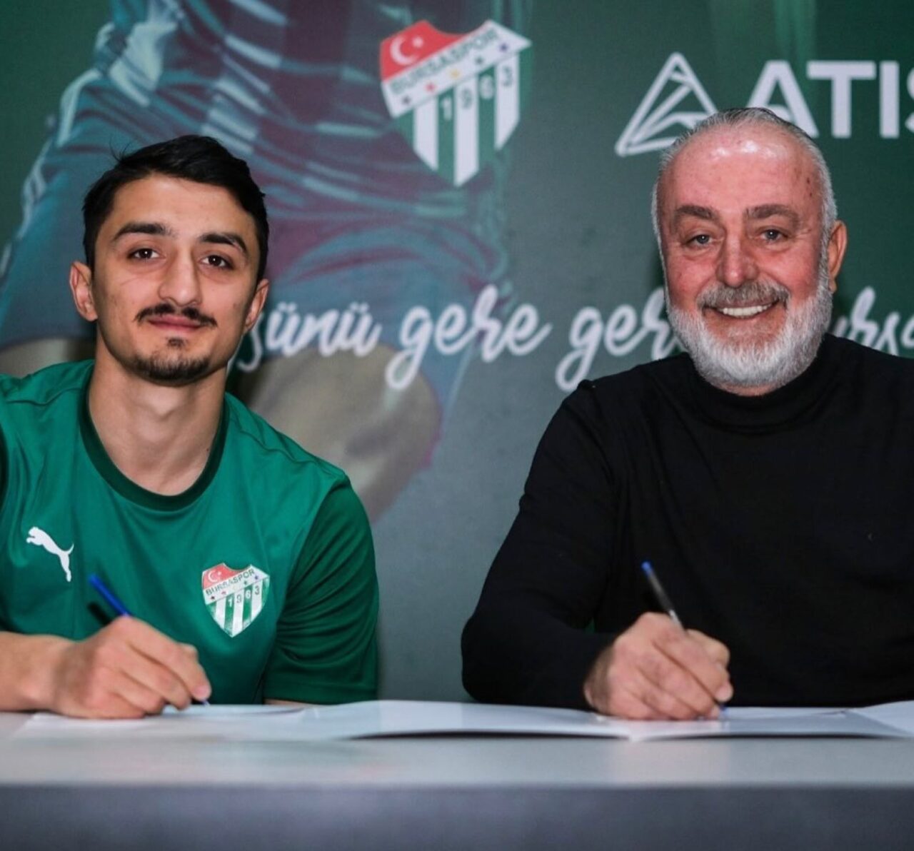 Bursaspor’un yeni transferi imzayı attı idmana çıktı