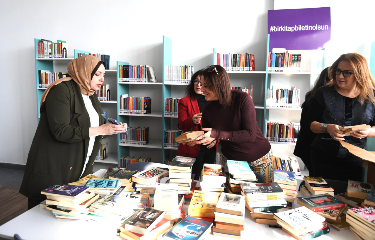 Bursa’da kitaplar bilet oldu kütüphane rafları doldu