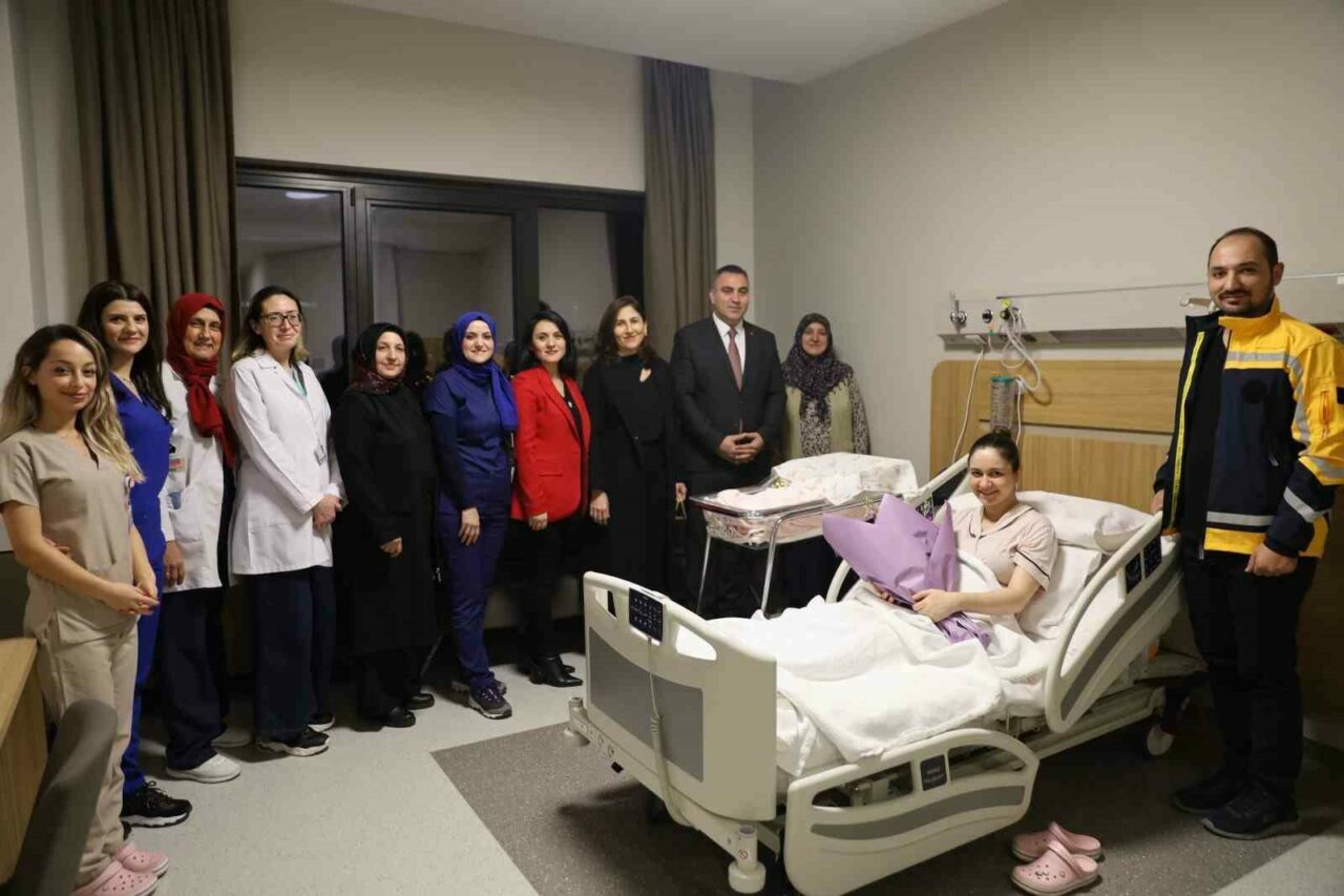 Bursa Büyükşehir’den 2024’ün son ve 2025’in ilk bebeklerine ziyaret