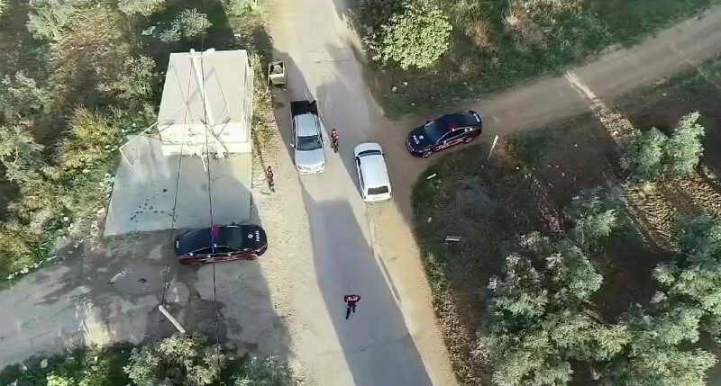 Bursa Polisi zeytinlik hırsızlarına göz açtırmıyor Bursa polis ekipleri, zeytinliklerdeki hırsızlık olaylarını önlemek için drone destekli