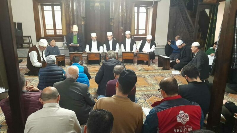 Bursa'da, Miraç Kandili dolayısıyla Hoca Muslihiddin (Mahkeme) Camisi'nde Mi'raciye okunarak,