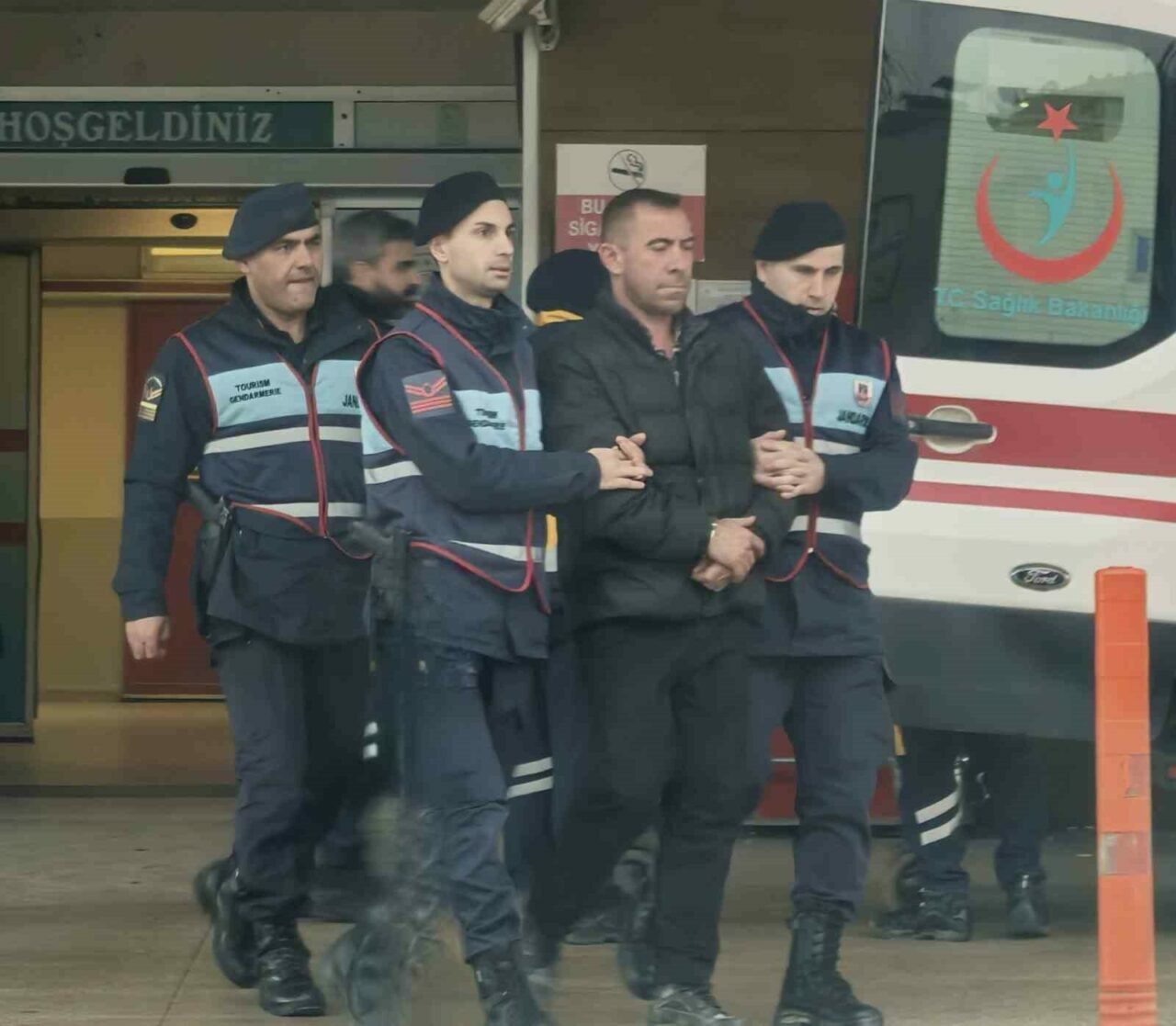 Bursa’da aile faciası! Kardeşlerini silahla rehin aldı Bursa’da aile faciası! Kardeşlerini silahla rehin aldı