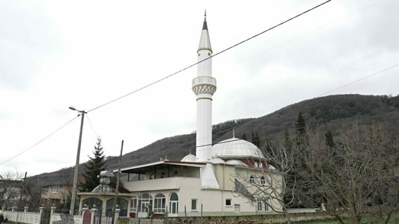 Bursa’da camilerden anons yapıldı: ‘Dikkatli ve tedbirli olun’ Bursa’nın Karacabey ilçesinde barınaktan firar eden ayı için çevre köylerdeki
