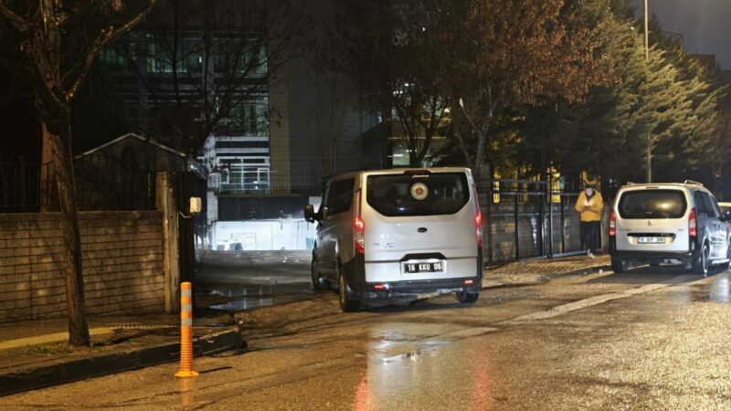 Bursa'nın İnegöl ilçesinde, cami tuvaletinde bir kişinin cesedi bulundu.