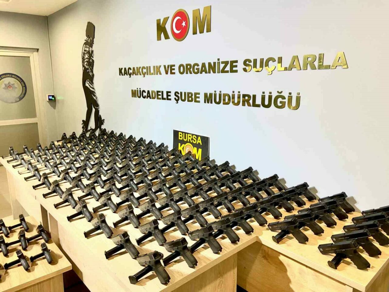 Bursa’da dev operasyon! Çok sayıda silah ele geçirildi