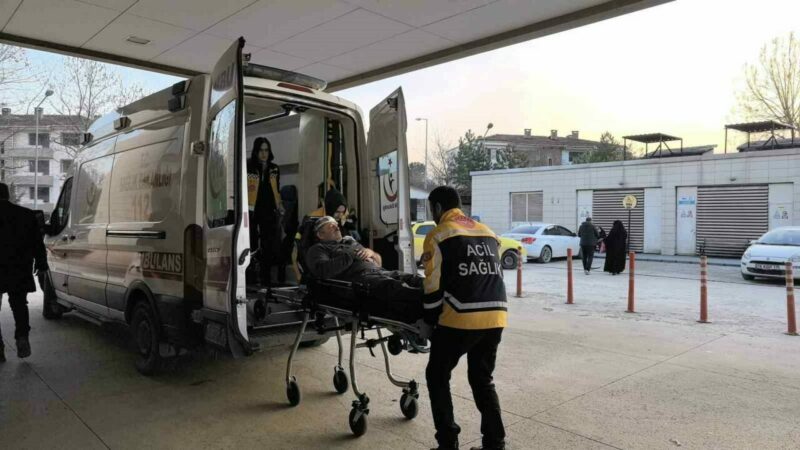 Bursa’nın İnegöl ilçesinde bir mobilya fabrikasında kerestelerin üzerinden düşen işçi