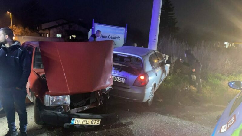 Bursa'nın İnegöl ilçesi Kurşunlu Mahallesi’nde akşam saatlerinde meydana gelen trafik