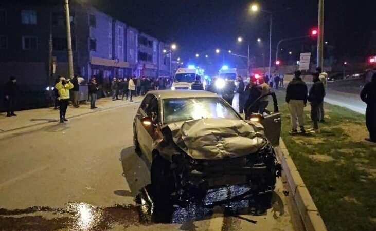 Bursa'nın İnegöl ilçesinde iki otomobilin çarpışması sonucu 2'si çocuk 5