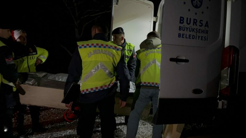 Bursa’da kız arkadaşıyla buluşmaya giden genç bıçaklanıp yakıldı BURSA’nın İznik ilçesinde dün kız arkadaşıyla buluşmak üzere evden çıktığı