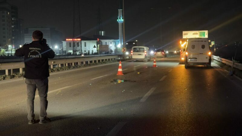 Bursa'nın Yıldırım ilçesinde vince arkadan çarpan motosikletteki 2 kişi ağır