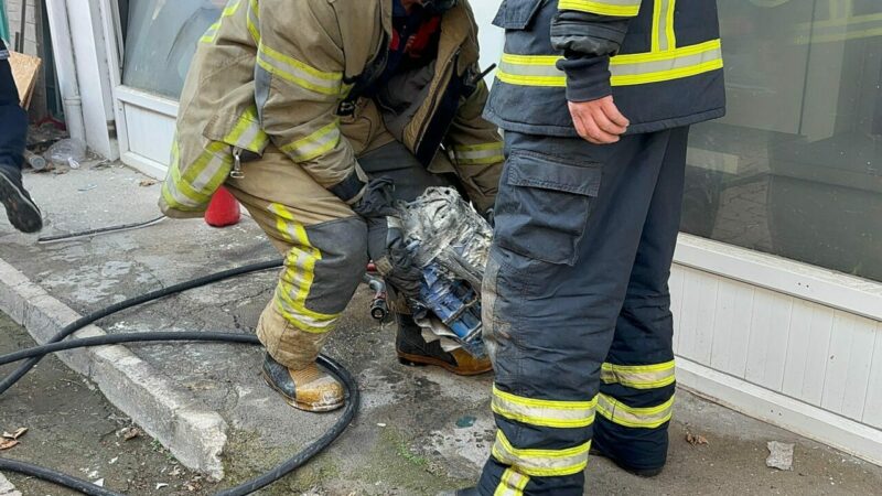 Bursa’da korkutan yangın Bursa’nın İznik ilçesinde bir depoda şarj halinde bırakılan akülerin alev