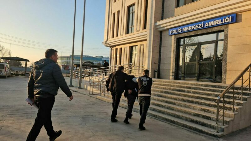 Bursa’da otomobil hırsızı yakalandı Bursa Yenişehir ilçesinde otomobil çalan şüpheli gözaltına alındı.