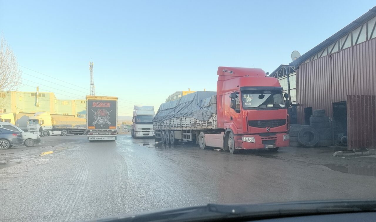 Bursa’da tamircide karşılaştığı husumetlisini bıçakladı