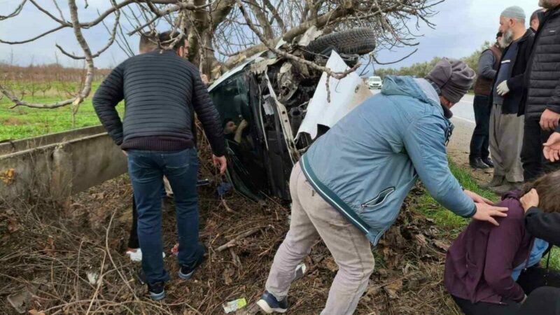 Bursa’nın İznik ilçesinde TIR'ın çarptığı otomobil ağaçlık alana uçtu. Kazada