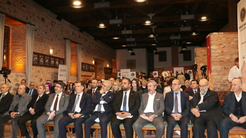 Bursa'da "Türkiye'nin Sivil Anayasa Yolculuğu Projesi Anayasa Buluşmaları" programı düzenlendi.