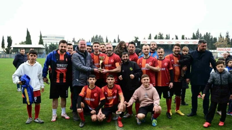 Bursa’daki Futbol Turnuvası’nda şampiyon belli oldu Karacabey Belediyesi’nin katkılarıyla, Ortasarıbey Gençlerbirliği spor Kulübü’nün düzenlediği, ‘Köyler Arası