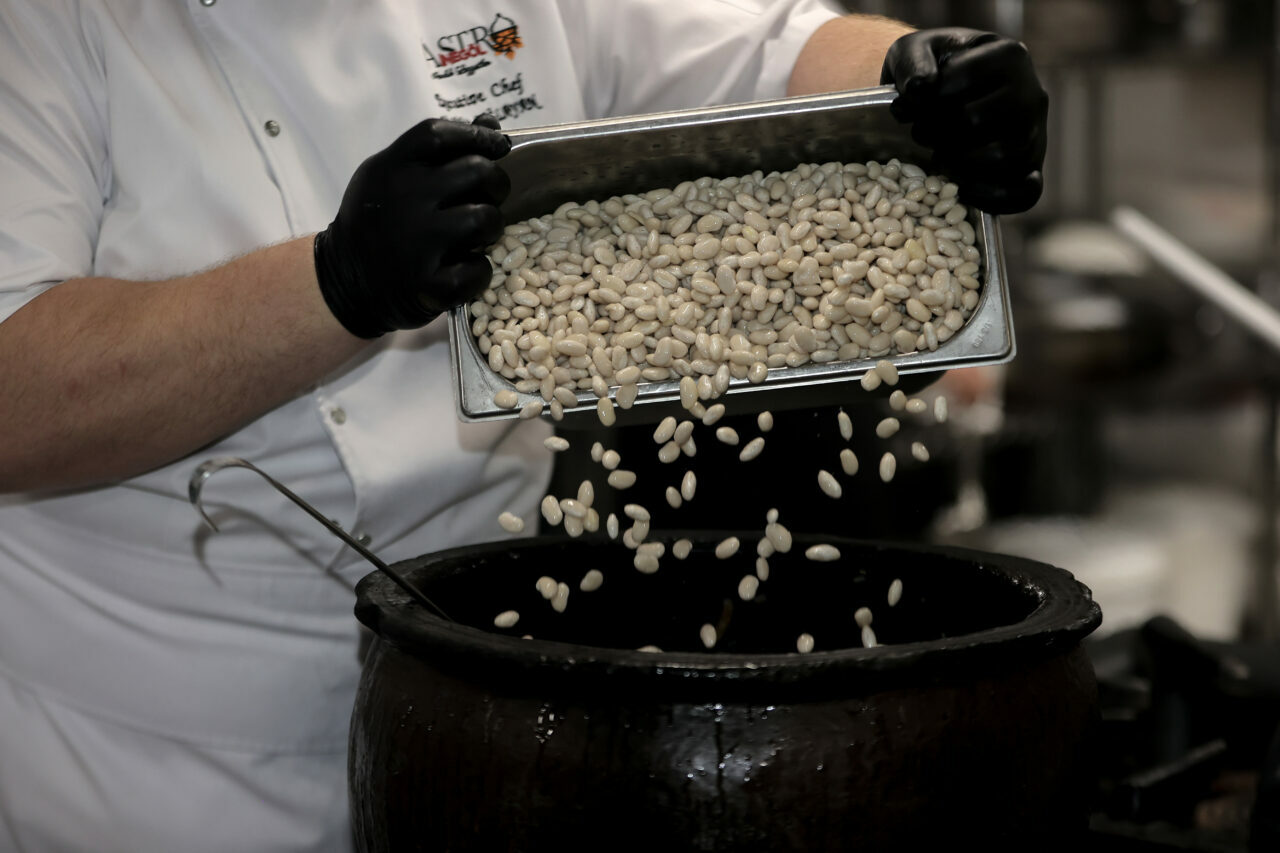 Bursa’nın tescilli fasulyesi ıslatmaya gerek kalmadan pişiyor