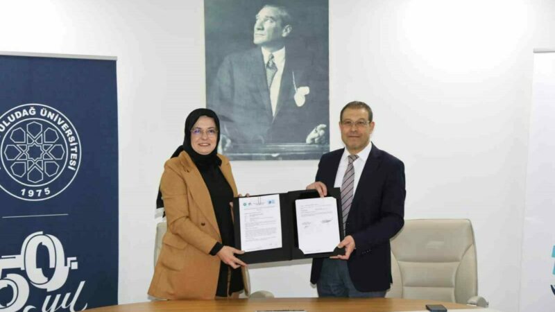 BUÜ’den engelsiz üniversite işbirliği Toplumsal sorumluluk bilinciyle faaliyetlerini sürdüren Bursa Uludağ Üniversitesi (BUÜ), dezavantajlı
