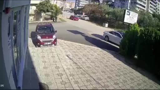 Bursa’da kafa kafaya kaza! O anlar kamerada Bursa’da kafa kafaya kaza! O anlar kamerada