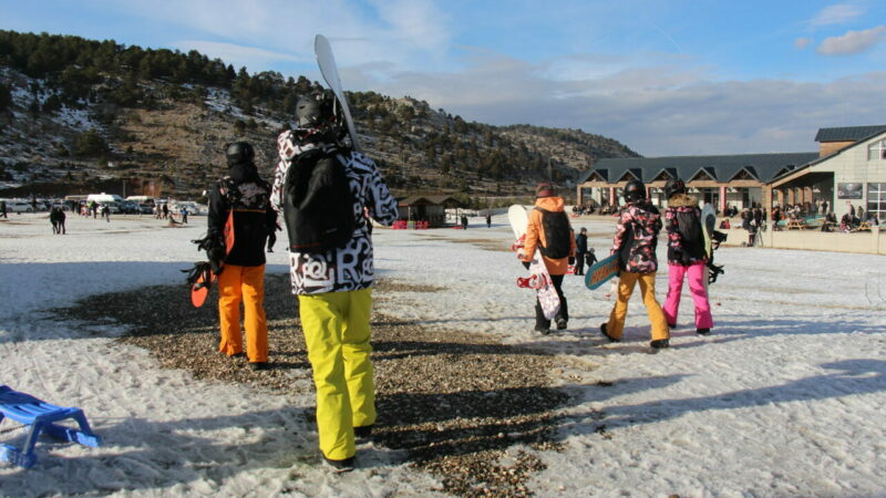 Isparta'da bulunan Davraz Kayak Merkezi, iki haftada yaklaşık 100 bin