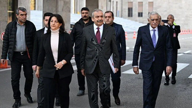 DEM Parti İmralı heyetinin siyasi parti turları sürüyor. Heyet bugün