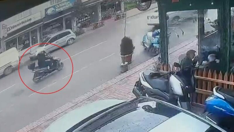 Bursa’da yağış kazaya neden oldu Bursa’nın İznik ilçesinde yağış nedeniyle kayganlaşan yolda devrilen motosikletin sürücüsü