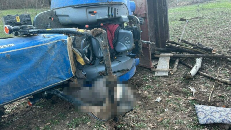 Bursa’nın İnegöl ilçesinde kontrolden çıkarak devrilen traktörün altında kalan Ahmet