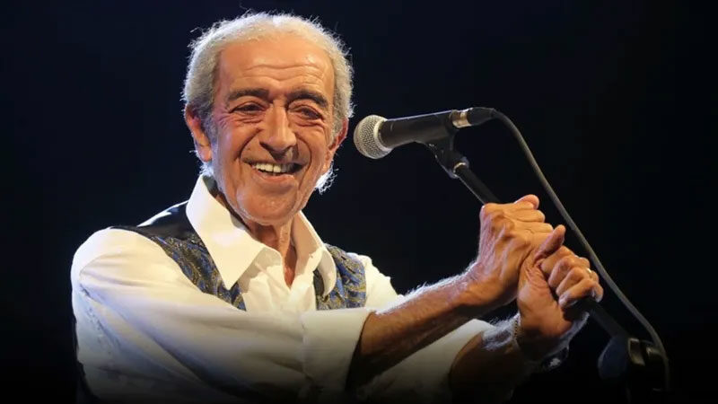 Ust sanatçı Edip Akbayram, düşme sonucu geçirdiği kaza sonrasında Kadıköy'deki