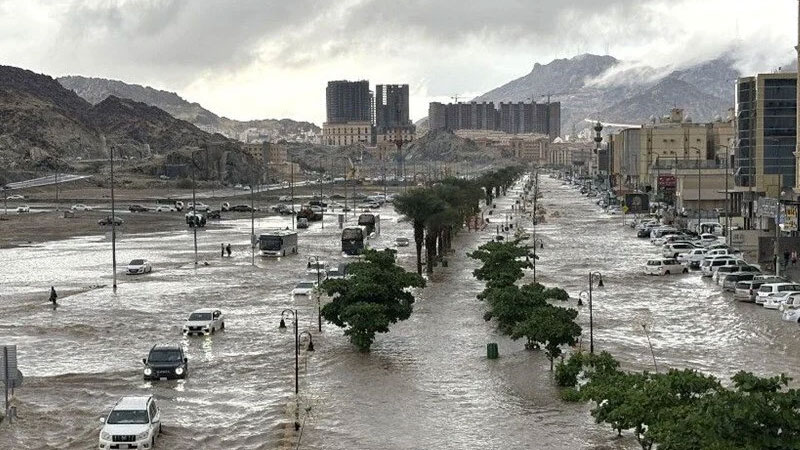 Mekke’de kırmızı alarm! Sel vurdu Mekke’de kırmızı alarm! Sel vurdu