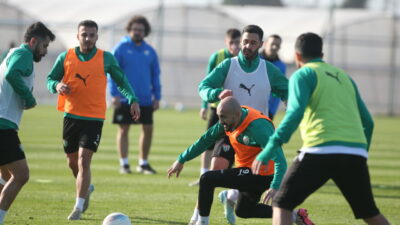 Bursaspor Antalya’da sahaya indi