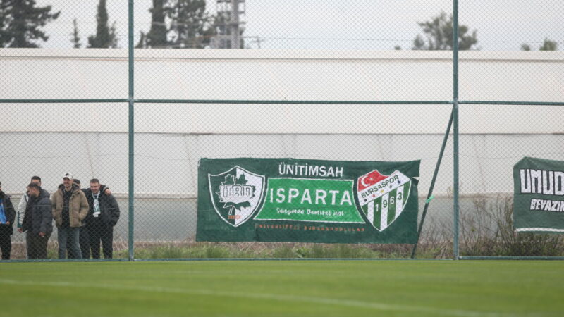 Ünitimsah üyeleri takımın Antalya Lara’da yaptığı kampı takip etmeye devam