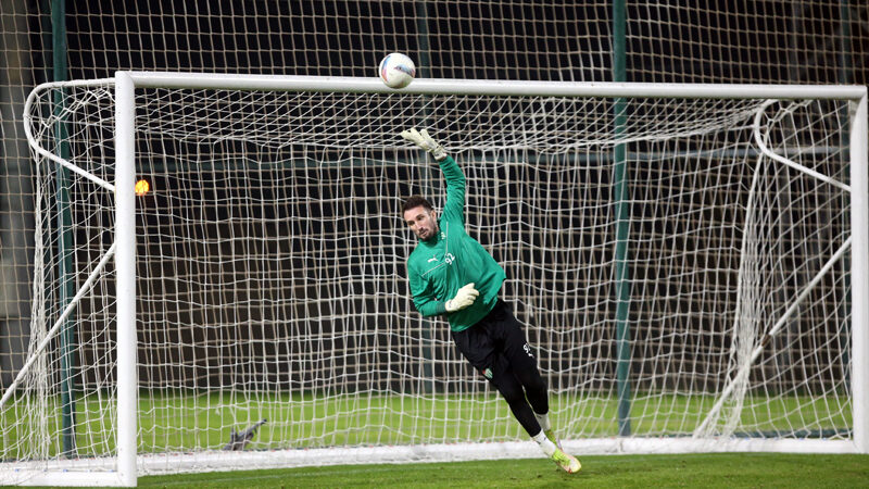 Bursaspor’da ayrılık kapıda! Görüşmelerini sürdürüyor Bursaspor’da Başkan Enes Çelik’in kulüp bulması için izin verdiklerini açıkladığı