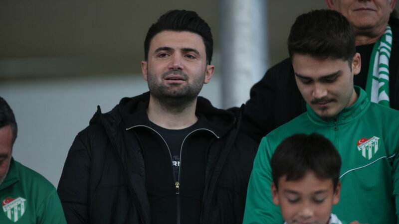 Bursaspor Başkanı Çelik’ten Antalya çıkarması Bursaspor Kulübü Başkanı Enes Çelik, kampta yeşil beyazlı takımla bir