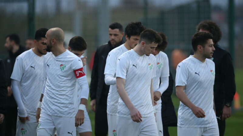 Bursaspor’da 7 futbolcu maç kadrosunda yer almadı Bursaspor Teknik Direktörü Pablo Martin Batalla, Ankaraspor ile oynanan antrenman