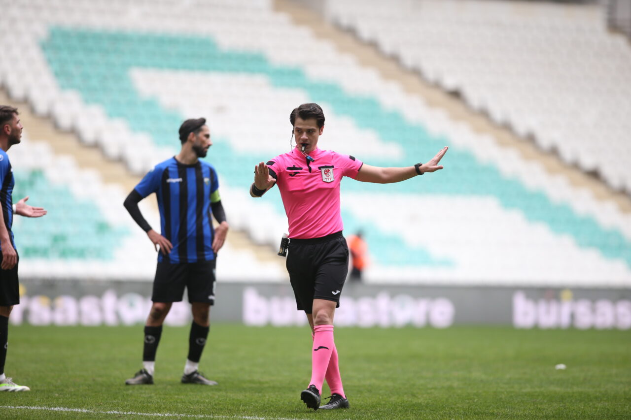 Bursaspor-Ergene Velimeşespor maçının hakemi belli oldu Bursaspor-Ergene Velimeşespor maçının hakemi belli oldu