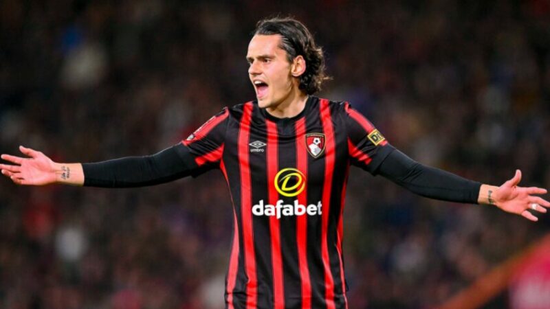 Bursaspor’un eski yıldızından kötü haber Bournemouth forması giyen Enes Ünal, antrenman esnasında çapraz bağlarını kopararak