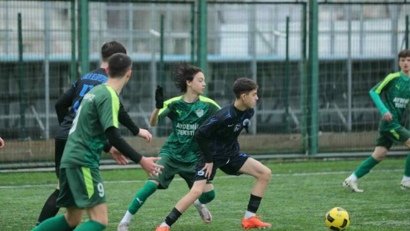 Gemlik Belediyespor Gemlik Suni Çim sahada oynadığı U16 2. Küme