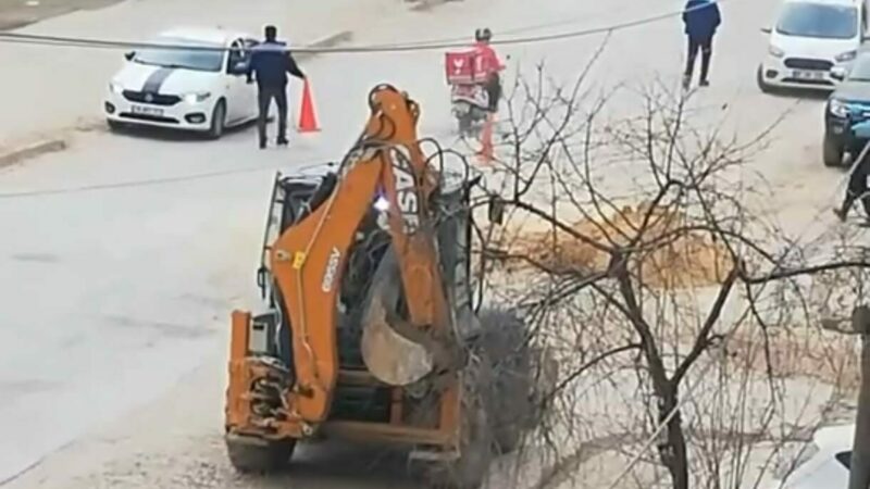 Bursa'nın İnegöl ilçesinde altyapı çalışması sırasında doğal gaz borusu delindi.