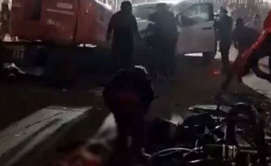 ABD’de bir araç kalabalığa daldı: En az 10 ölü, 35 yaralı ABD’de bir araç kalabalığa daldı: En az 10 ölü, 35 yaralı