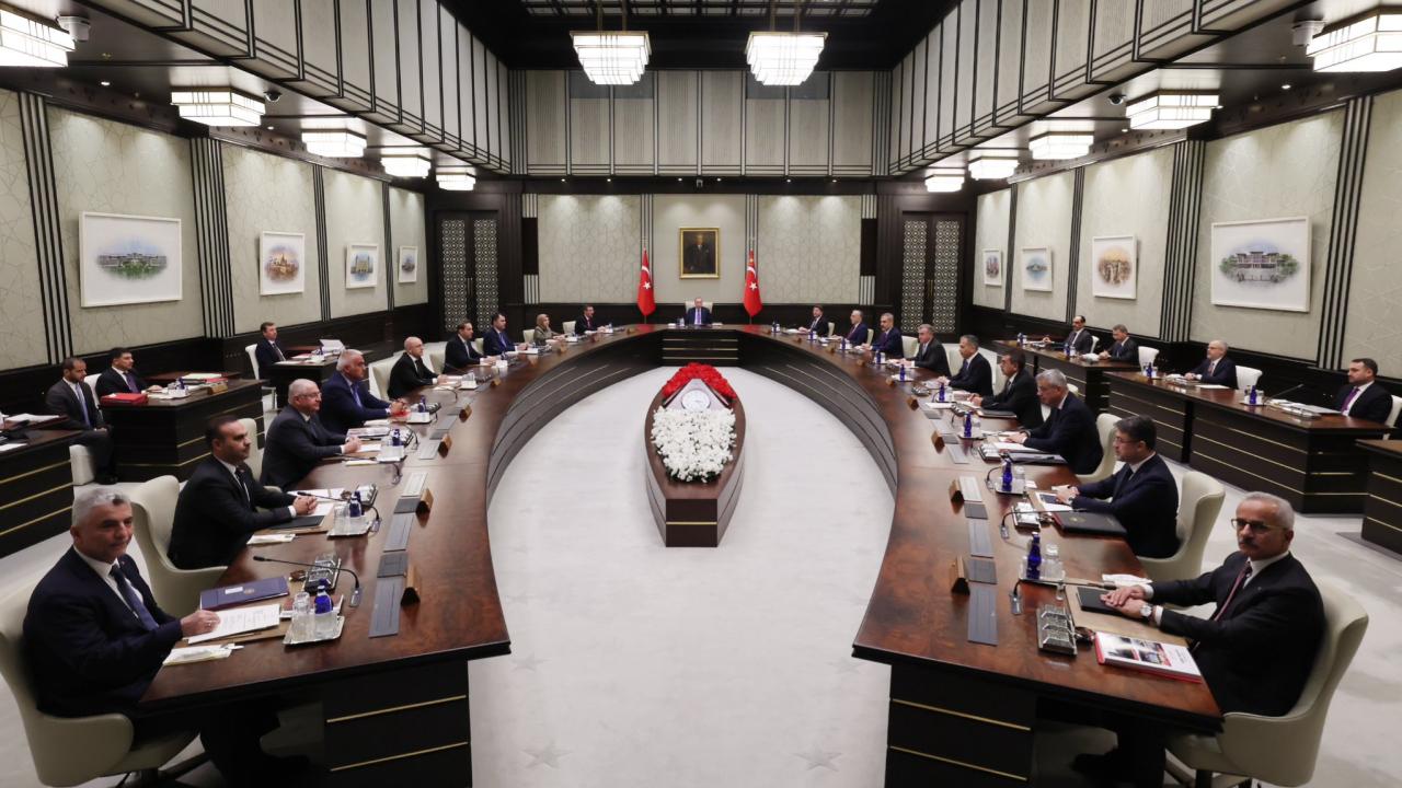 En düşük emekli maaşı ne kadar olacak? Gözler Beştepe’deki kritik toplantıda En düşük emekli maaşı ne kadar olacak? Gözler Beştepe’deki kritik toplantıda