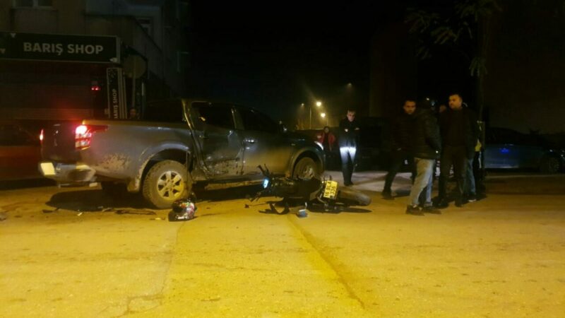 Bursa’nın İnegöl ilçesinde kamyonetle çarpışan motosikletin sürücüsü Bilal T. (24)