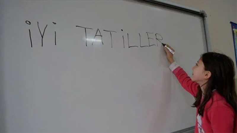 20 milyon öğrenci için karne zili yarın çalacak