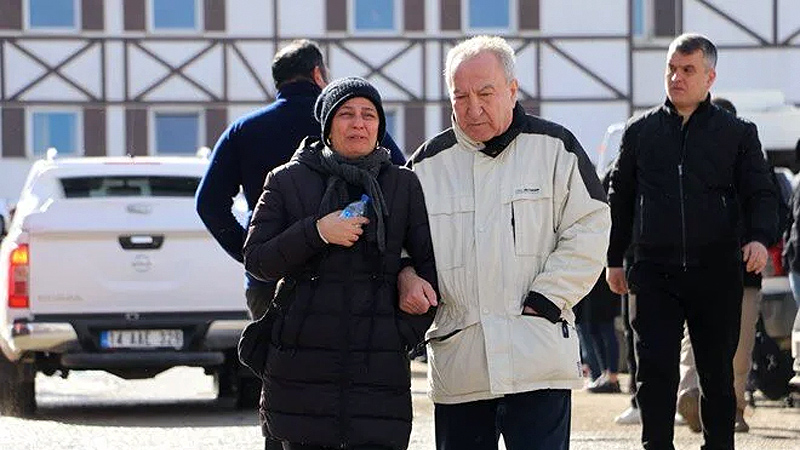 Kartalkaya’daki yangın faciası: Otel önünde acı bekleyiş