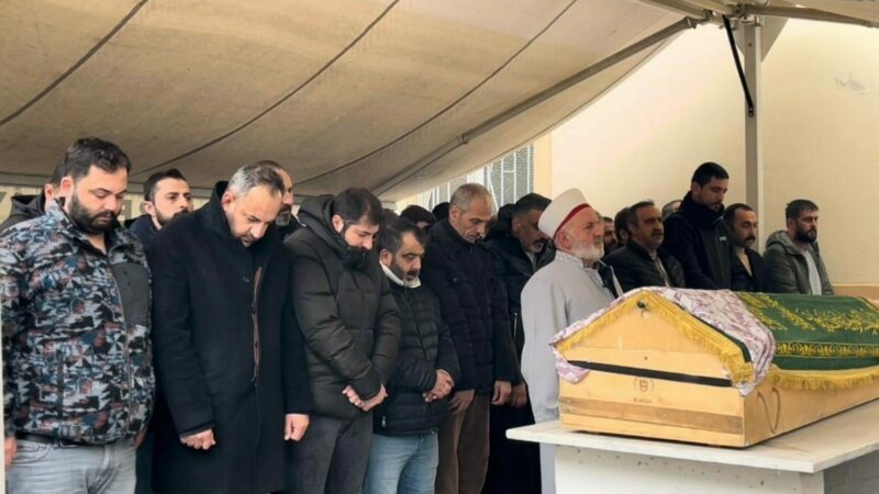 Bursa’da katledilen Elif’e son görev Bursa’da "kıskançlık bahanesiyle" erkek arkadaşı tarafından katledilen 25 yaşındaki Fatma