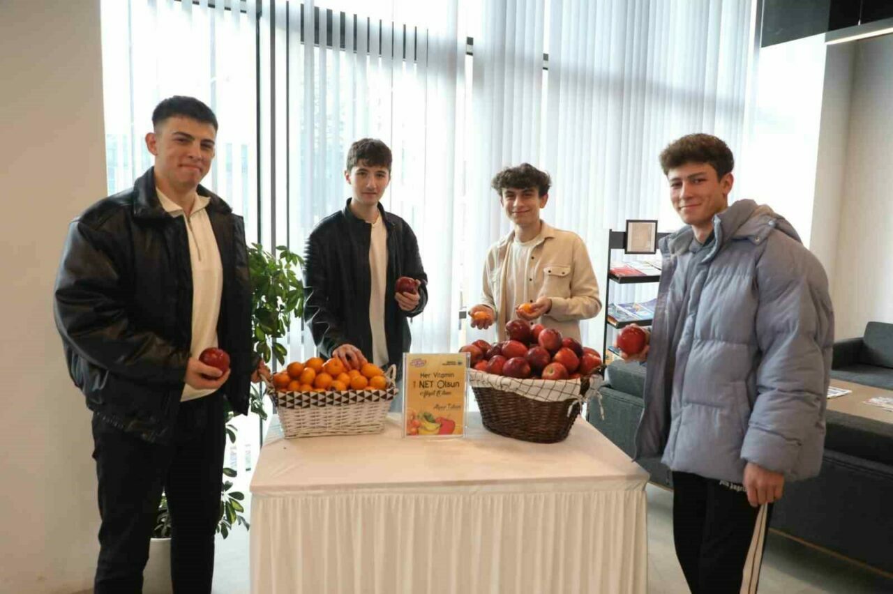 Bursa’nın bu ilçesinde öğrencilere bol vitaminli ikram! Bursa’nın bu ilçesinde öğrencilere bol vitaminli ikram!