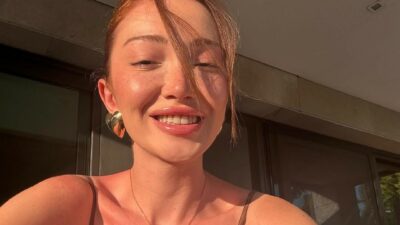 Yaşça küçük sevgilisini ilk kez gösterdi!