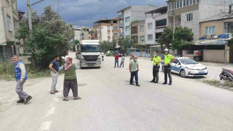 Bursa’da vatandaştan yol tepkisi! Bursa’nın Orhangazi ilçesinde Hürriyet Mahallesi’nden Kale yolu üzerinden Fındıklı yoluna