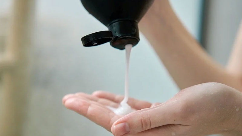 Raflardan toplatılıyor, Türkiye’de de satılıyor: Şampuanda bakteri tespit edildi