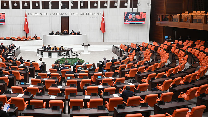 Yangın faciasıyla ilgili komisyon kuruldu: Meclis sıraları boş kaldı